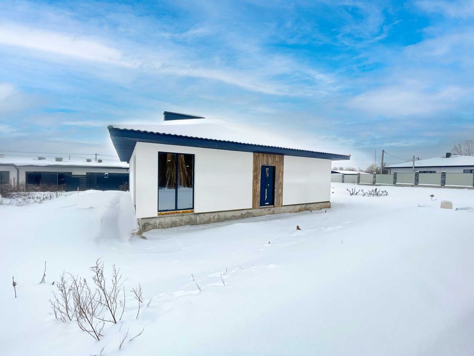 Котедж в районі Льонокомбінату. Дві спальні та кухня-вітальня