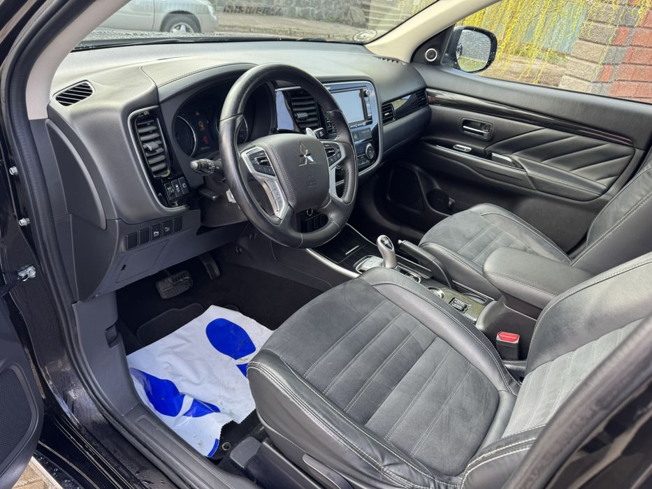 Mitsubishi Outlander PHEV 2016