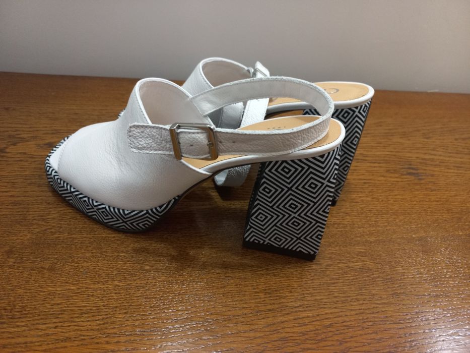 Buty na koturnie 39r.