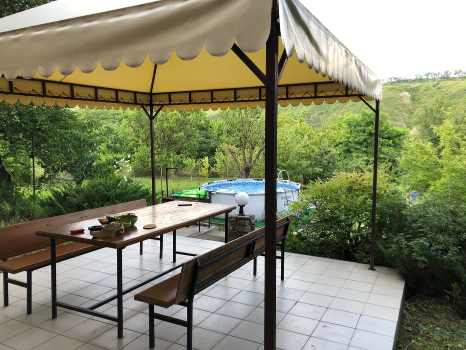 с. Макарівка Двоповерховий будинок на першій лінії р. Дністер.