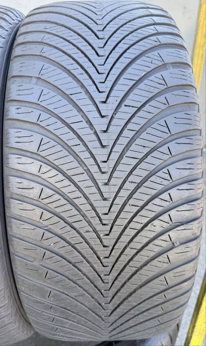 245/40 18 Kumho Solus 4S HA32  2 шт