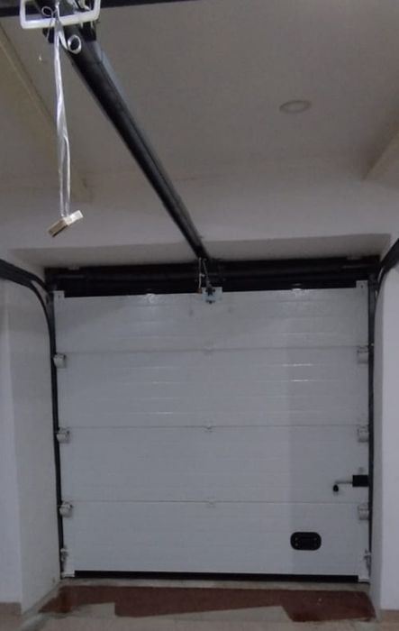 Porta Seccionada de garagem, com motor