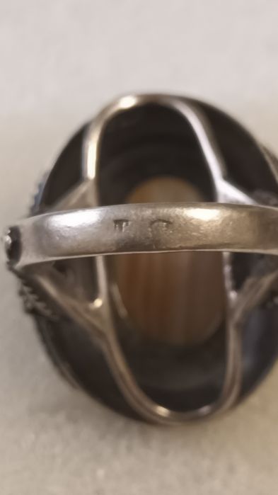 Srebrny pierścionek Metaloplastyki.