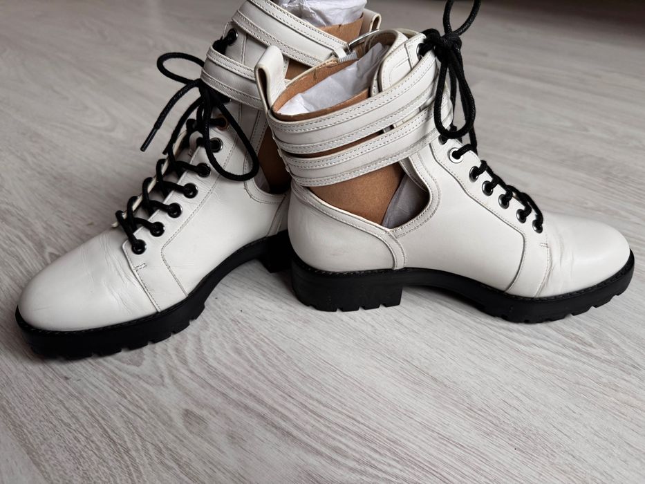 MICHAEL KORS
Ботинки/Черевики Michael Kors Benson Boots - White