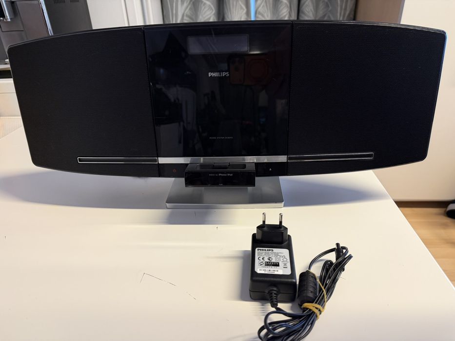 Музыкальный центр Philips DCB293 под iPhone iPod USB AUX CD FM DAB