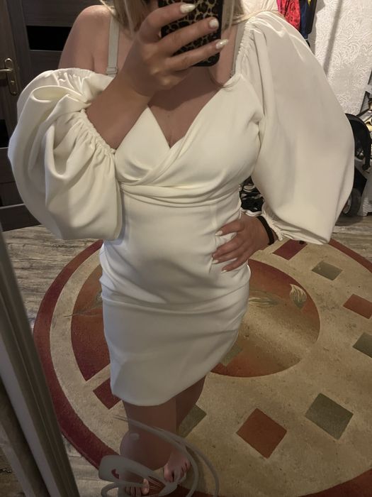 Плаття      біле