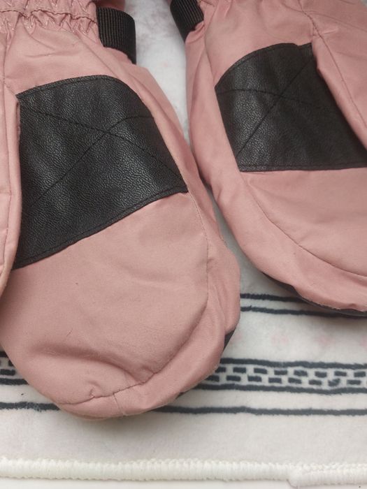 рукавички краги 12-14 років cubes us
є незначні сліди носіння(фото).
в