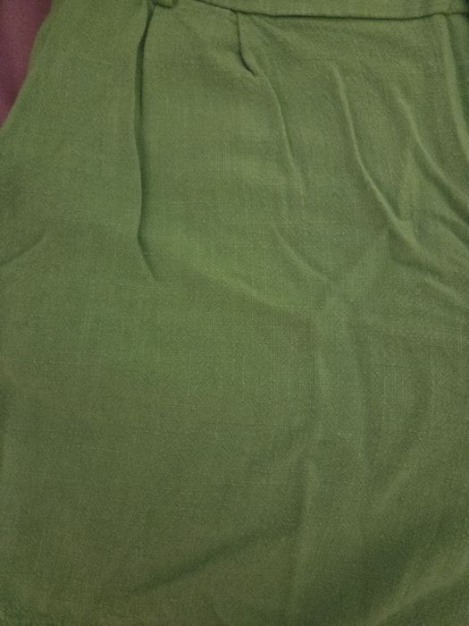 Zielone, krótkie spodenki