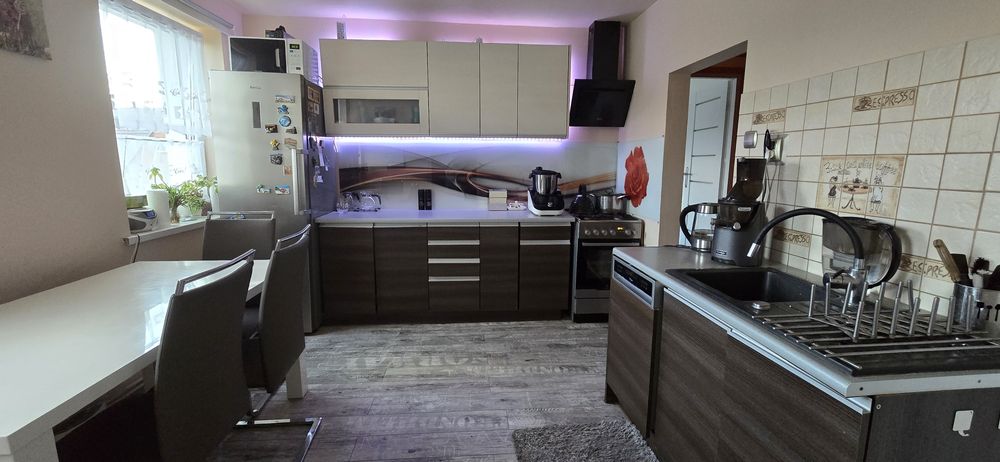 Nowa cena. Sprzedam mieszkanie 4 pokoje (pół domu, 76m2 + 7 arów własn