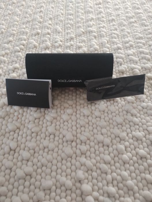 Etui czarne na okulary.