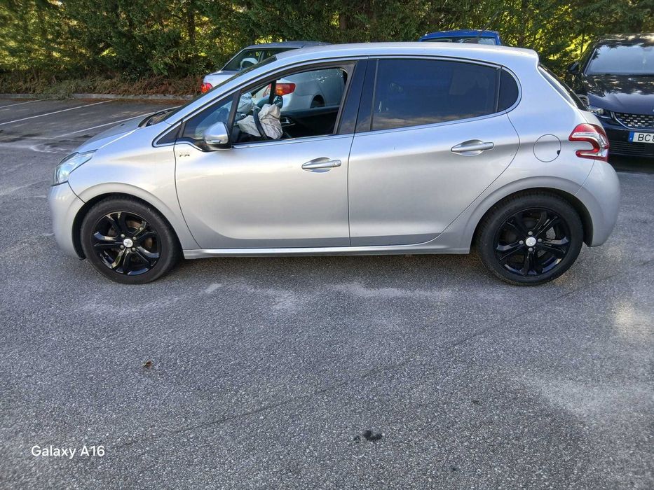 Peugeot 208 1.4 HDi Diesel (Poucos Km)
