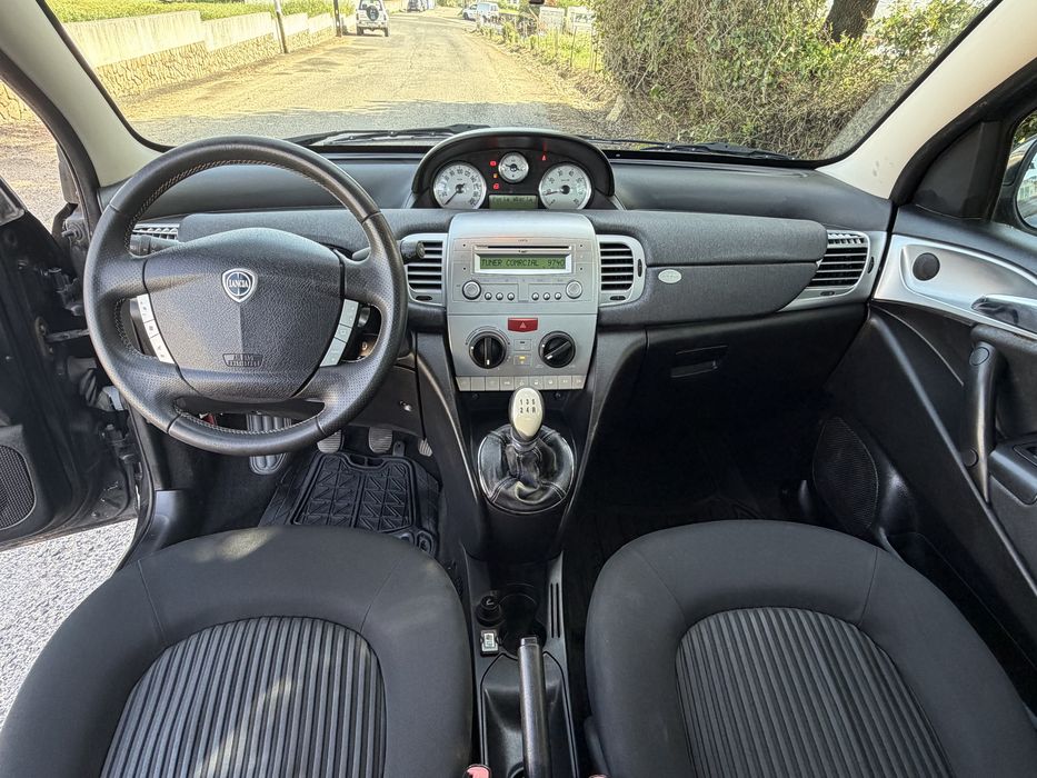Lancia Ypsilon apenas 100.000 kms C/ AC