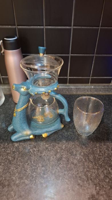 Чайник. Заварной и 6 чашек