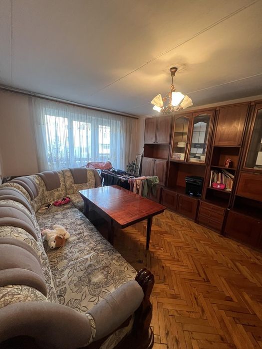 Продаж 4х кімнатної квартири в районі 8-9 школи