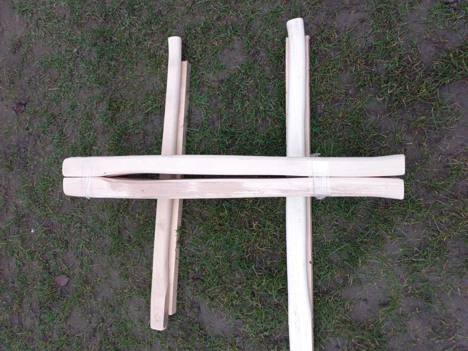 Топорище, ручка для сокири,кувалди.