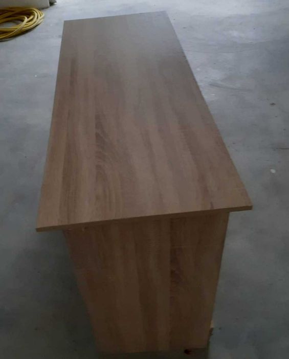 Secretária com gavetas