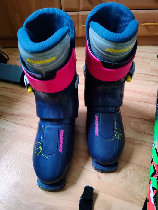 Narty z kijami i butami