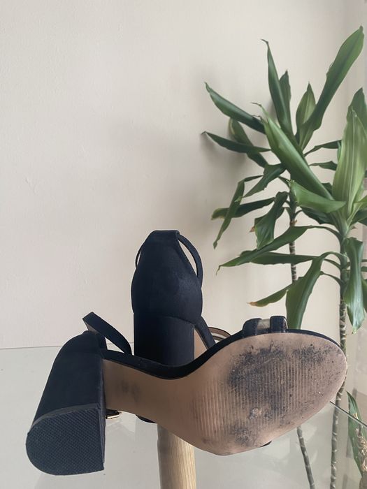 Sandalia camurca semi novas