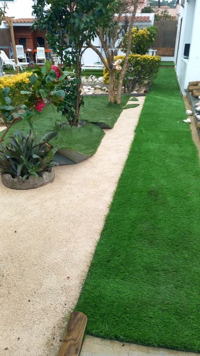 Quartos muito acolhedor situado numa zona tranquila com parque infanti