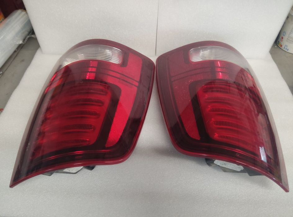 Ram 1500 lampy tył LED komplet