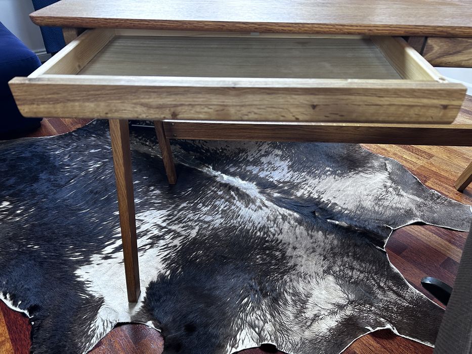 Drewniane biurko z szufladami