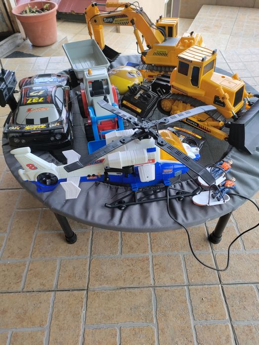 Veículos telecomandados e manuais