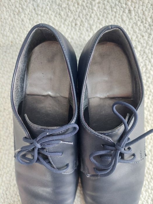 Eleganckie buty chłopięce (komunijne)
