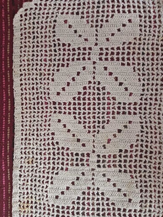 Naperon de Renda Crochet pérola motivo 3 flores 68x28cm