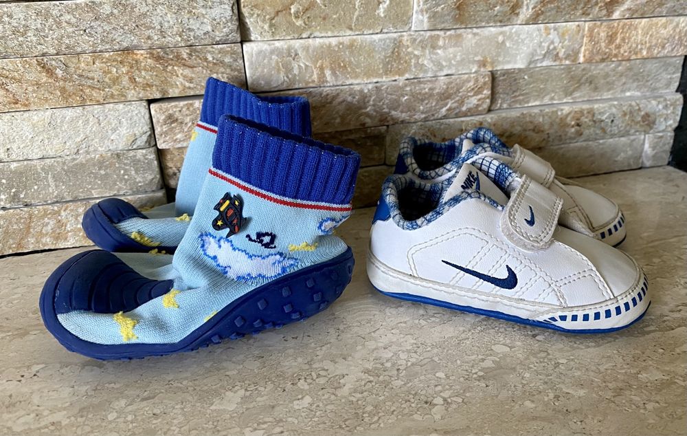 Buciki Nike i skarpetki na gumie rozm. 17 - 18
