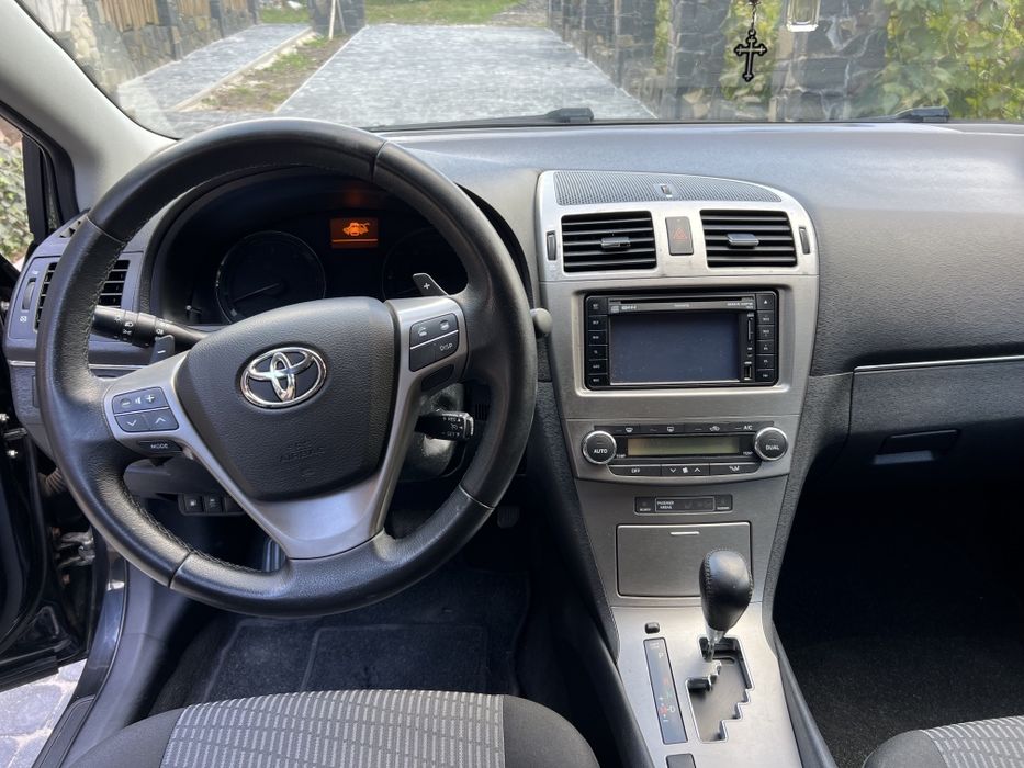 Toyota Avensis 2011 дизель автомат