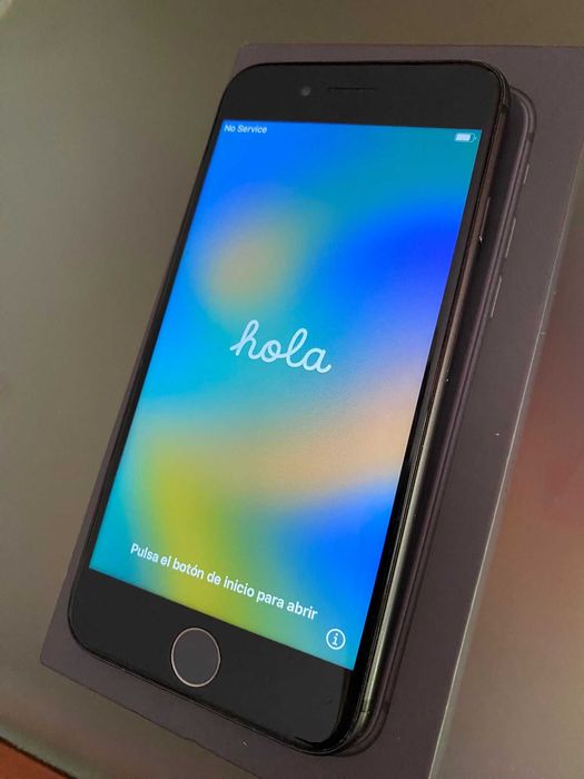 iPhone 8 in excellent condition64551831439234124