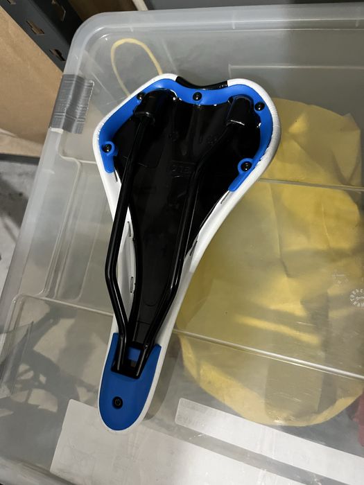 Selim bicicleta novo