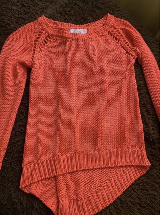 Яскравий жіночий светр