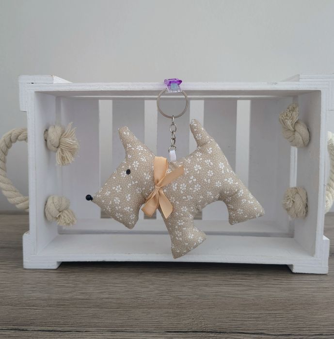 Breloczek, zawieszka, piesek