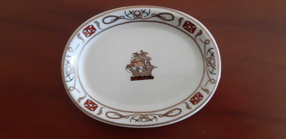 Peça de porcelana com Caravela, edição especial