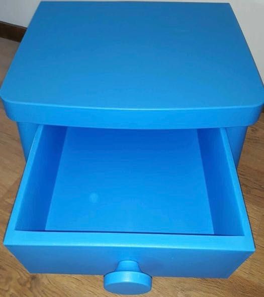 Conjunto mesa azul e cadeira também azul de criança