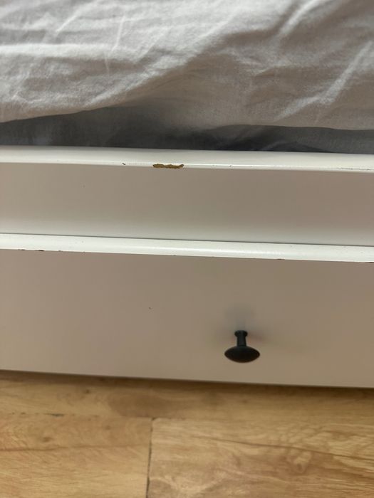 Leżanka Hemnes z 3 szufladami plus dwa materace 20cm plus biurko w zestawie