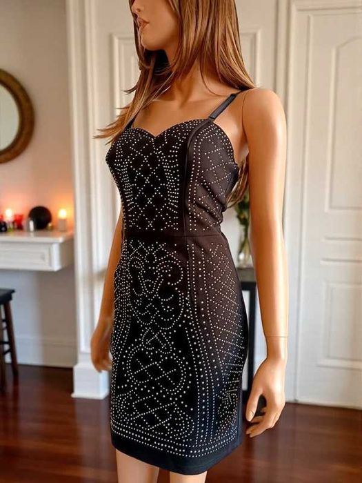 Czarna sukienka z ćwiekami mini elegancka wieczorowa elegant bodycon