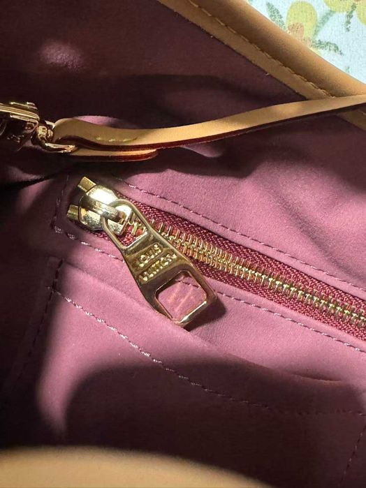 Louis Vuitton Carryall Monogram Canvas - Como Nova