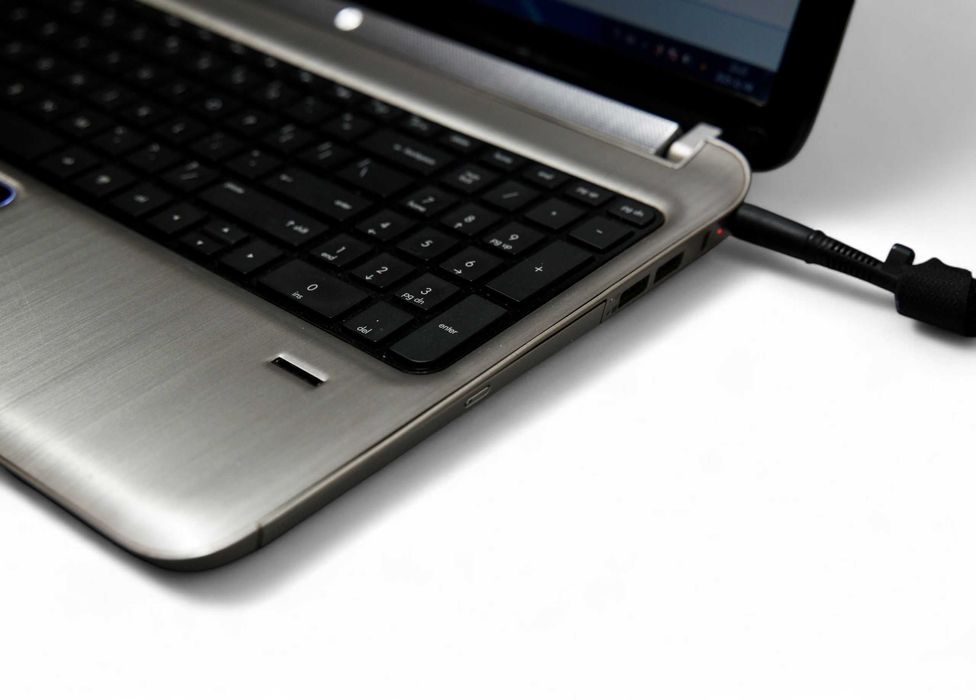 Sprzedam używany laptop HP Pavilion dv6-6030ew/4GB/
i7 2gen 2630QM/AMD