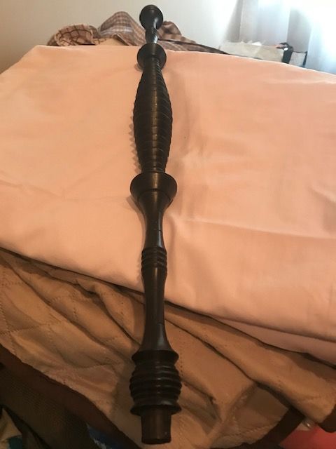 Peça antiga em madeira trabalhada