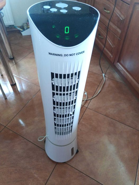 klimatyzator kolumnowy marki blyss wraz z nawilżaczem wodnym