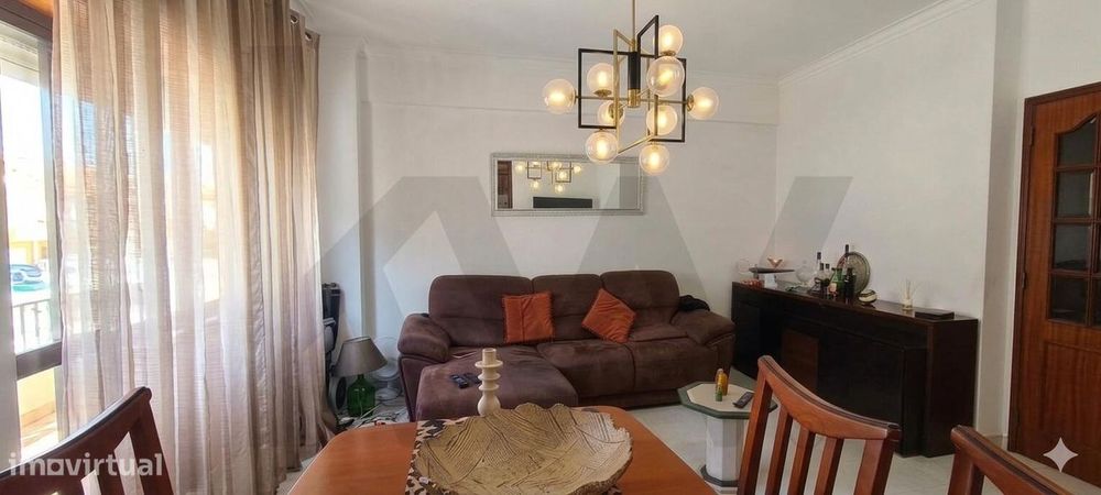 Apartamento T2 na Encosta do Sol – Luminosidade, Arrumação e Potencial — Encosta do Sol, Lisboa