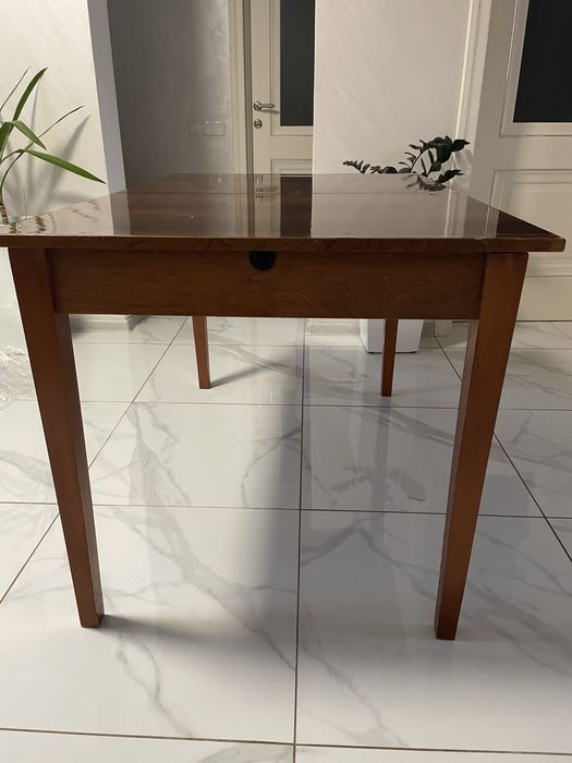 Стол обеденный