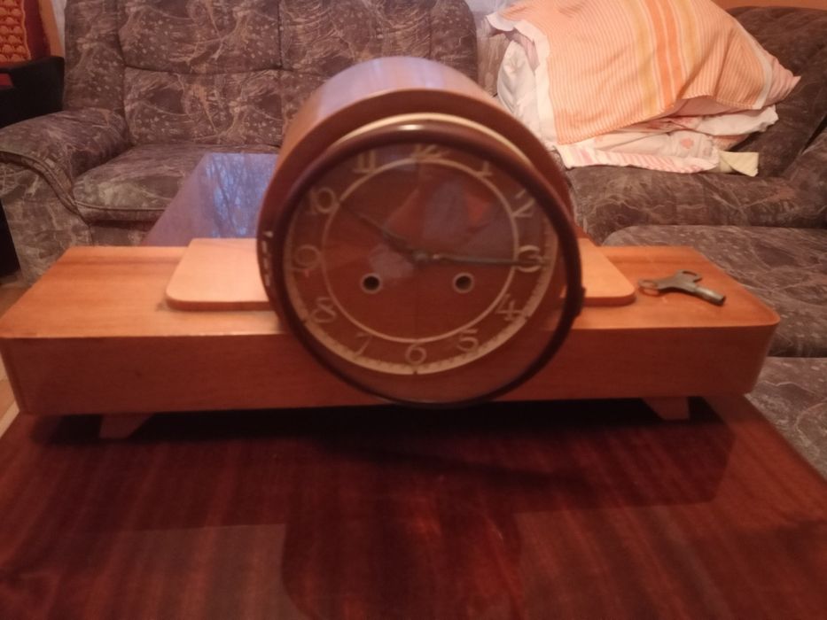 Zegar z czasów PRL-u