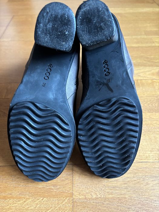 Напівчоботи сірого коььору Ecco