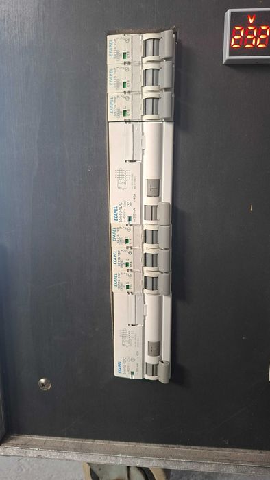 Quadro ELÉCTRICO Trifásico (32A - 16A)