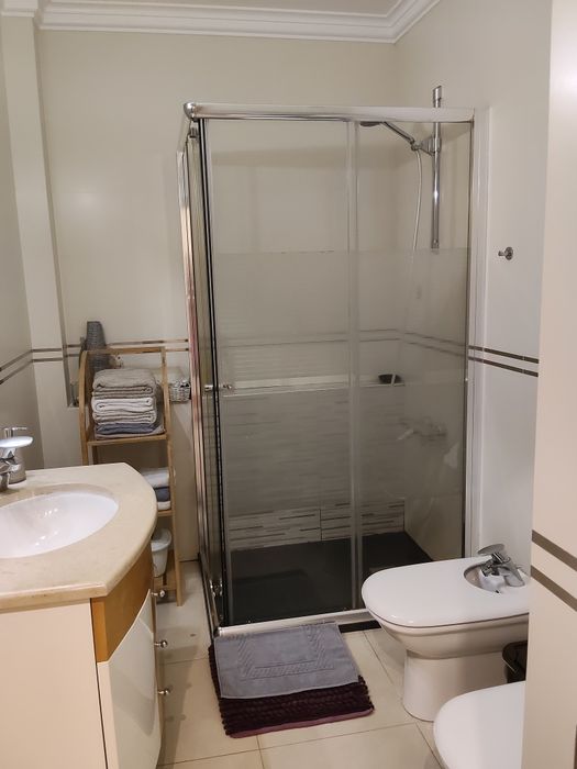 Apartamento T2 na Praia da Nazaré, com vista  mar, na lateral