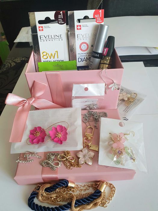 MYSTERY BOX - prezent dla Ciebie lub  Twojej przyjaciółki