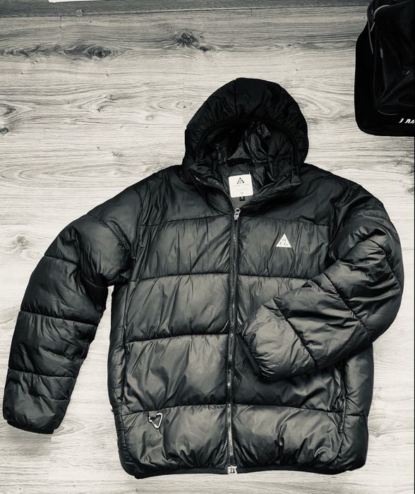 чорна куртка nike(acg)